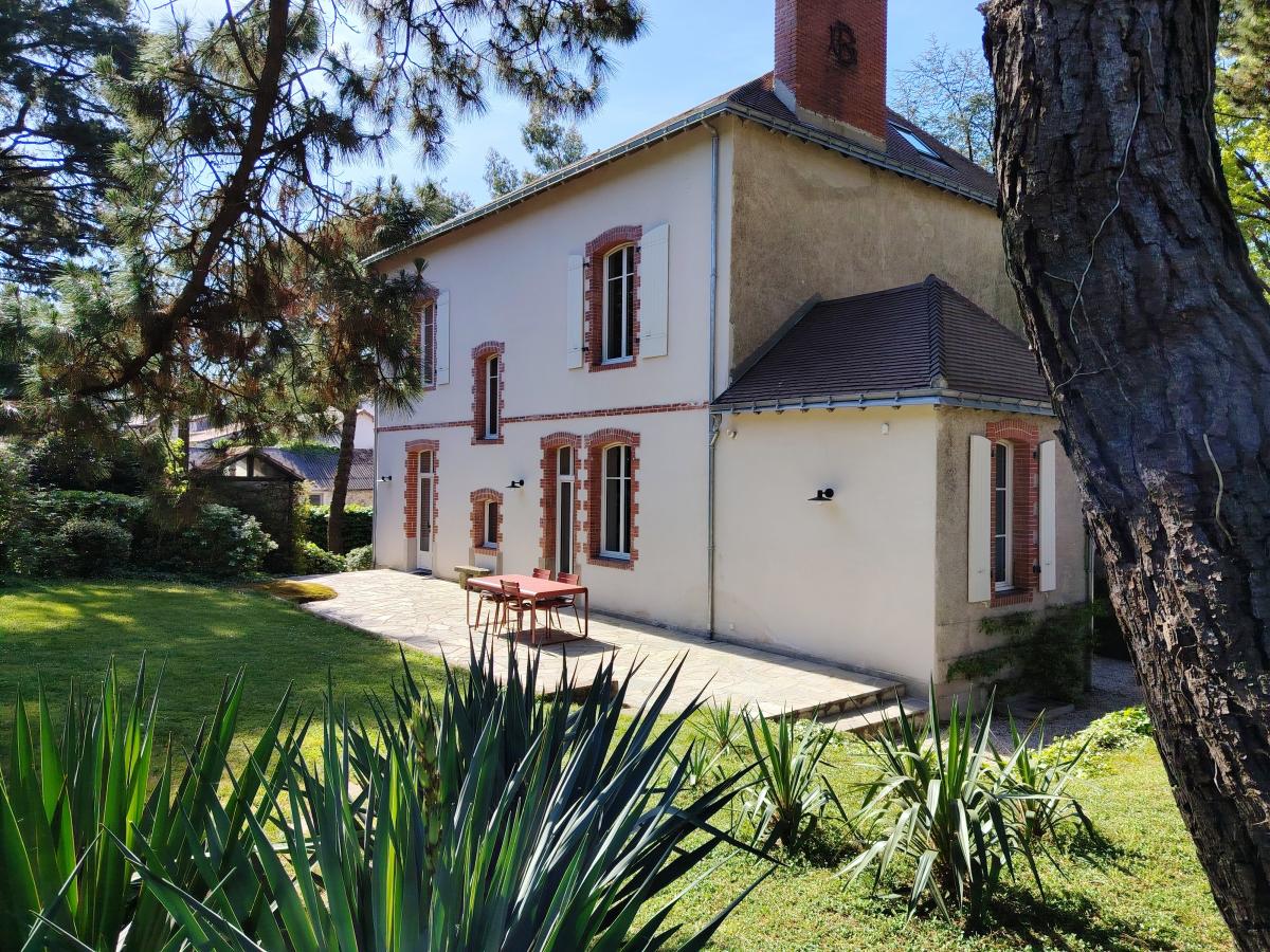 Maison 8 pièces 234 m² · à Clisson · 233,5 m² · 956 800 €