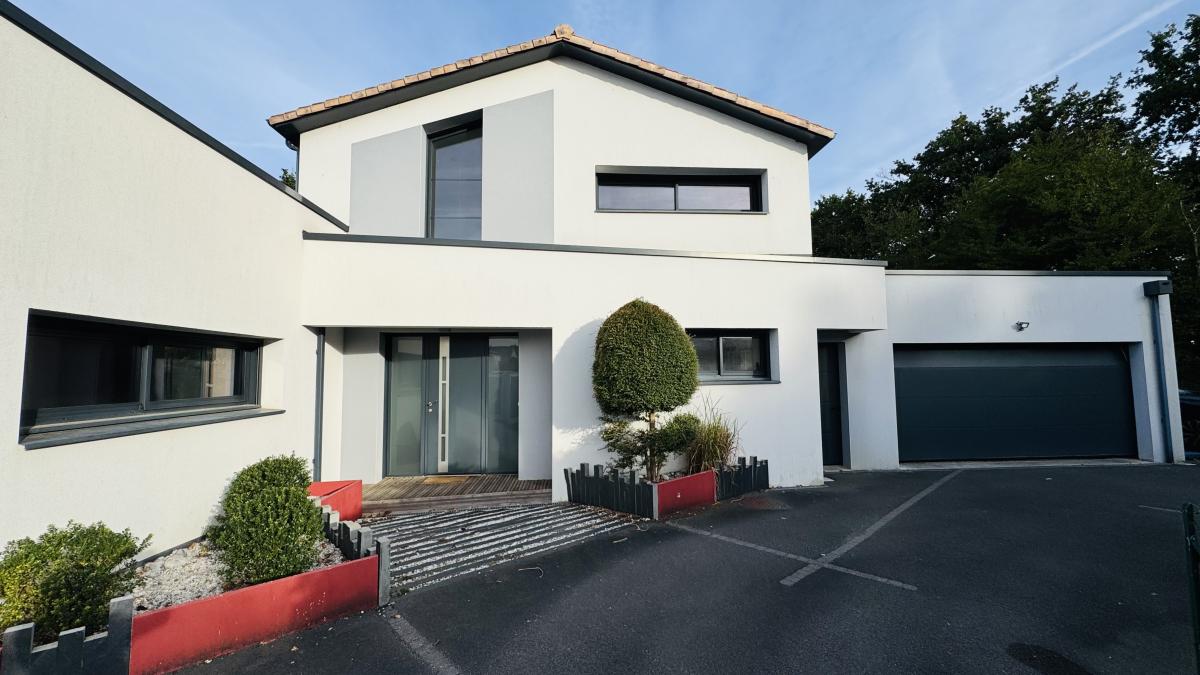 Maison 195 m² · à La Roche-sur-Yon · 195 m² · 671 000 €