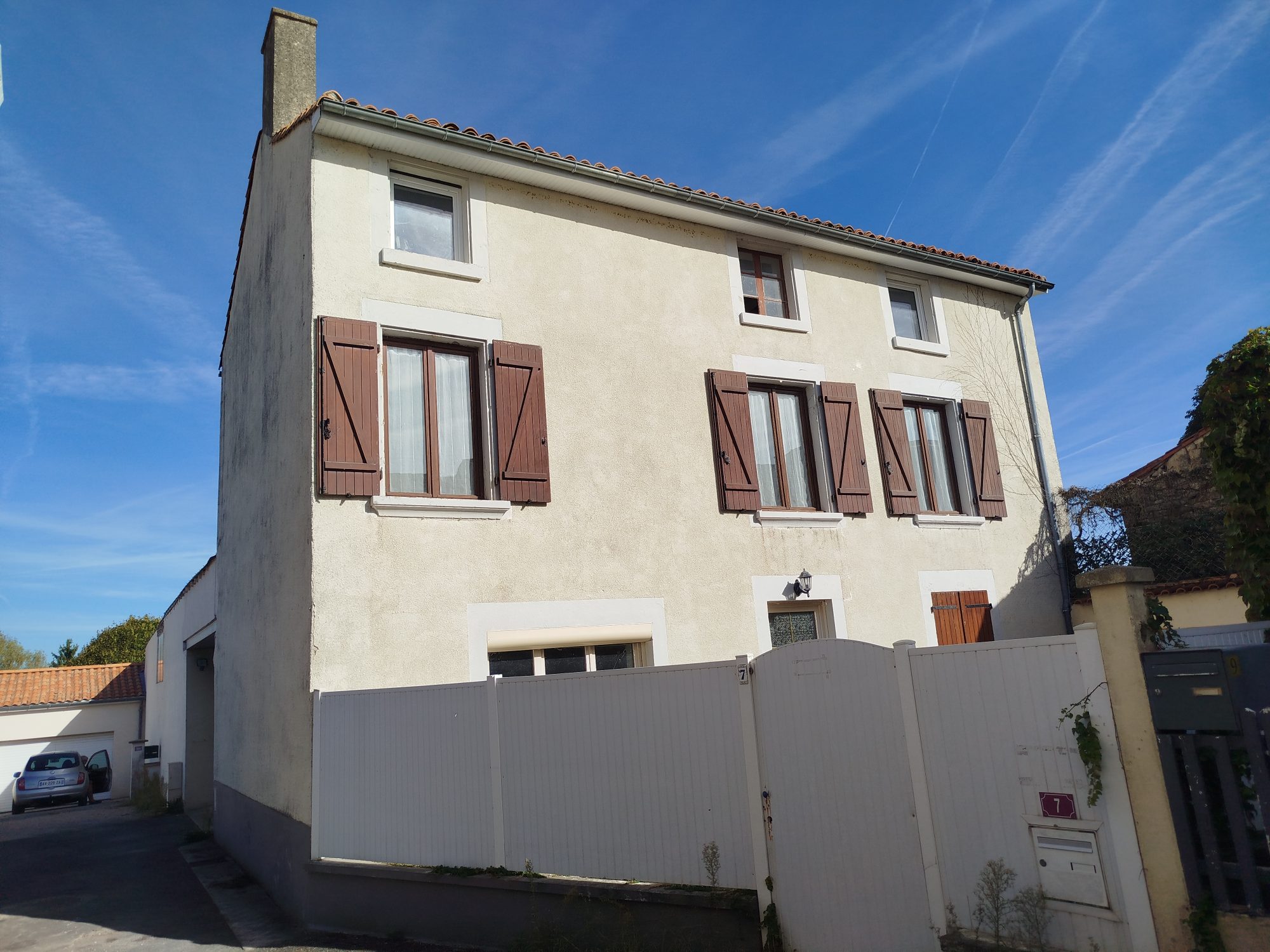 Maison 8 pièces 127 m² · à Chef-Boutonne · 127 m² · 107 000 €