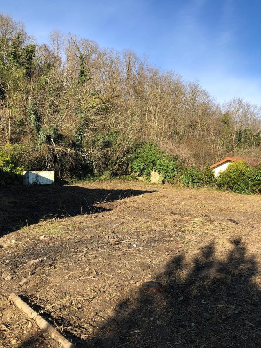 Terrain 1395 m² · à Montluel · 147 000 €