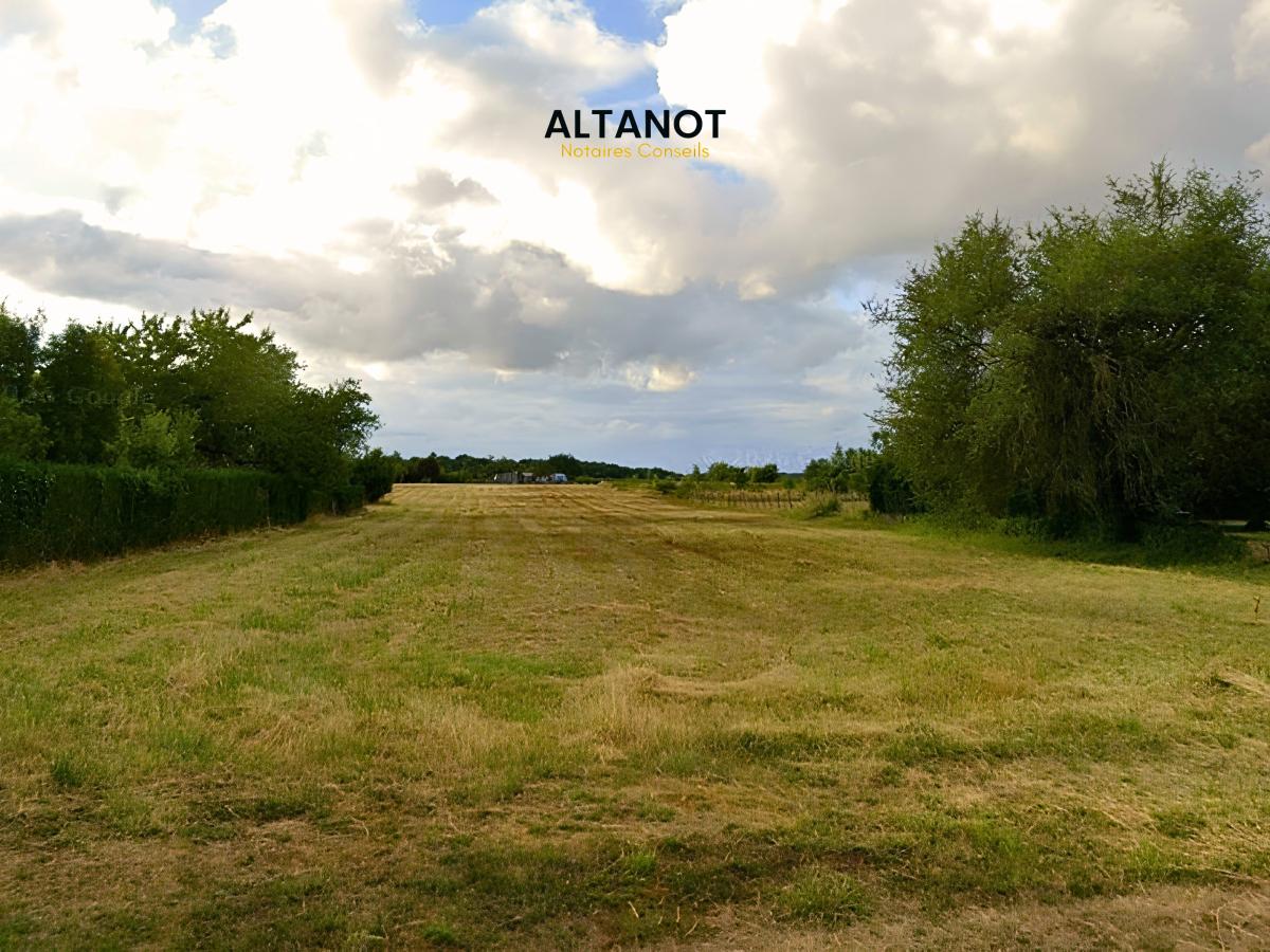 Terrain à bâtir à Rochecorbon · 299 252 €