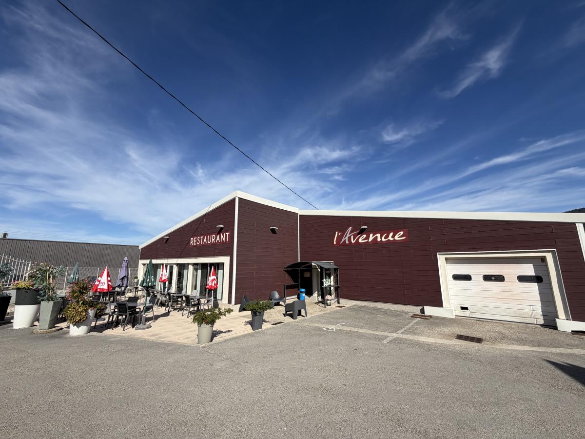Local commercial 280 m² · à Arbent · 280 m² · 205 000 €