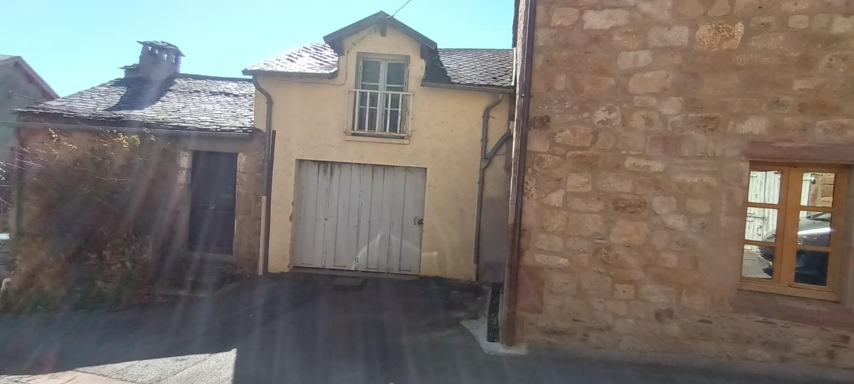 Parking 22 m² · à Saint-Beauzély · 22 m² · 20 000 €